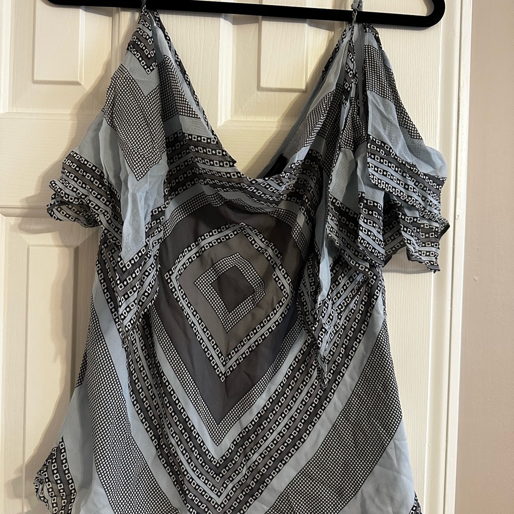 Chic Geometric Patterned Blouse - image 1